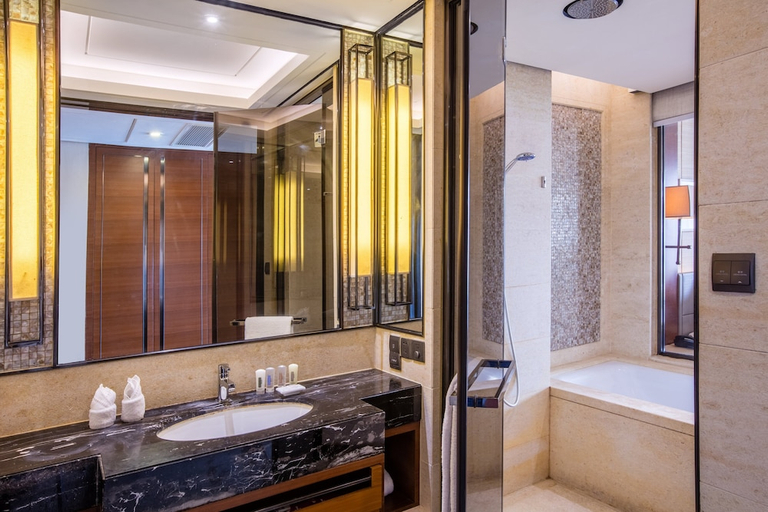 Bathroom 4, Crowne Plaza Sanya City Center by IHG, Sanya
