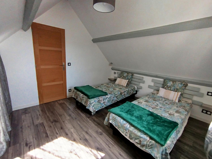 Bedroom 2, L Albizia Gite Climatise, Saône-et-Loire