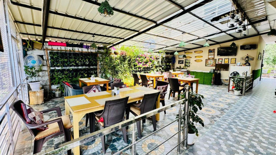 Restaurant 5, Paradise Inn Dharmsala, Kangra
