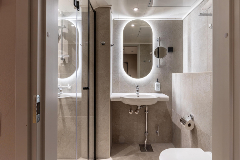 Bathroom 4, Scandic Grand Marina, Uusimaa
