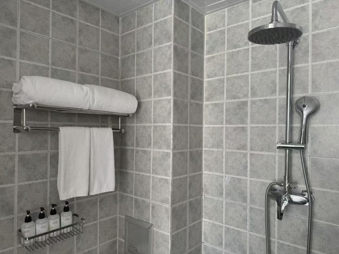 Bathroom, Nostalgia Hotel（Beijing Yonghe Lama Temple）, Beijing