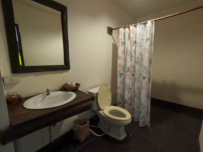 Bathroom 3, Baanmai Kon Muang, Pai