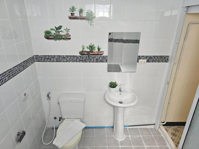 Bathroom 4, Cozy rooms Asoke, Wattana