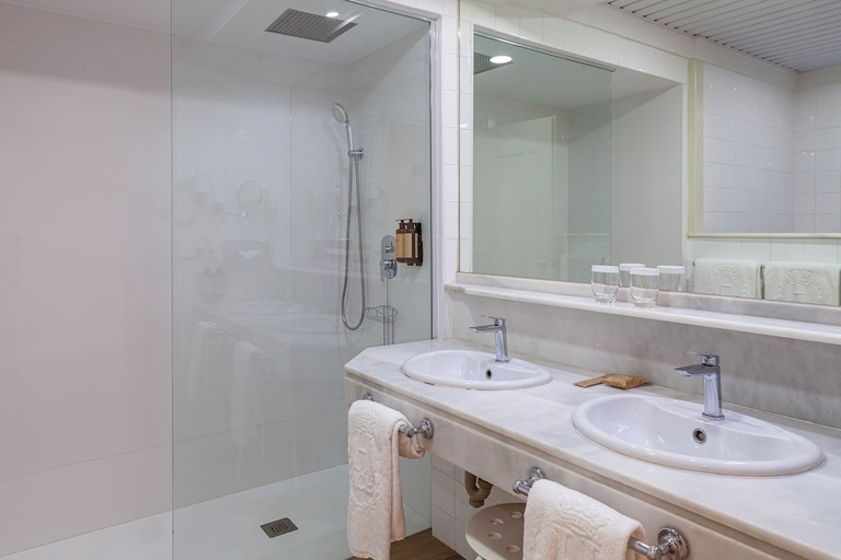 Bathroom 4, Hotel Jerez AQ35, Cádiz