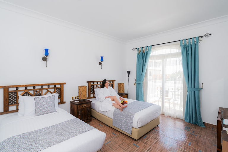 Bedroom 3, SUNRISE Garden Beach Resort - All inclusive, Safaja