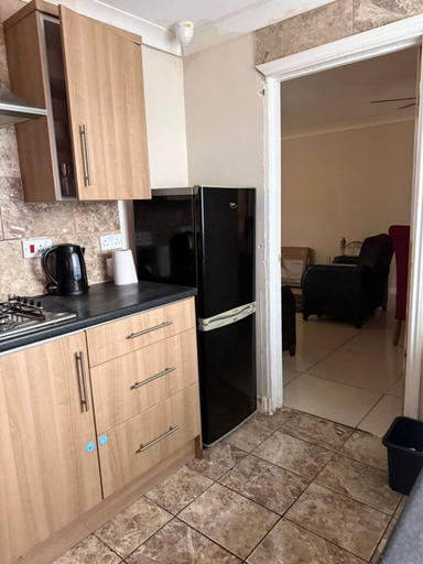 Room 5, Spacious 3BR Haven in Tilbury With Free Parking, Thurrock