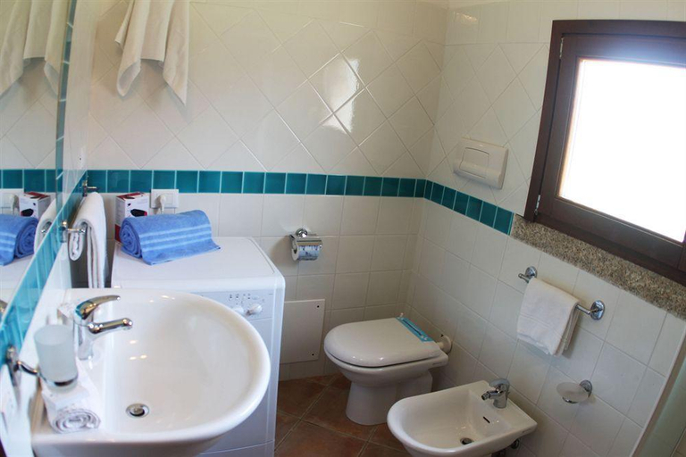 Bathroom 4, Bouganvillage, Nuoro