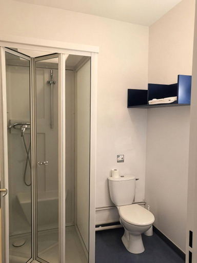Bathroom 5, Auberge de Jeunesse HI Amiens, Somme