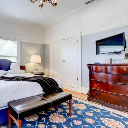 Room 3, Portland's White House, Multnomah