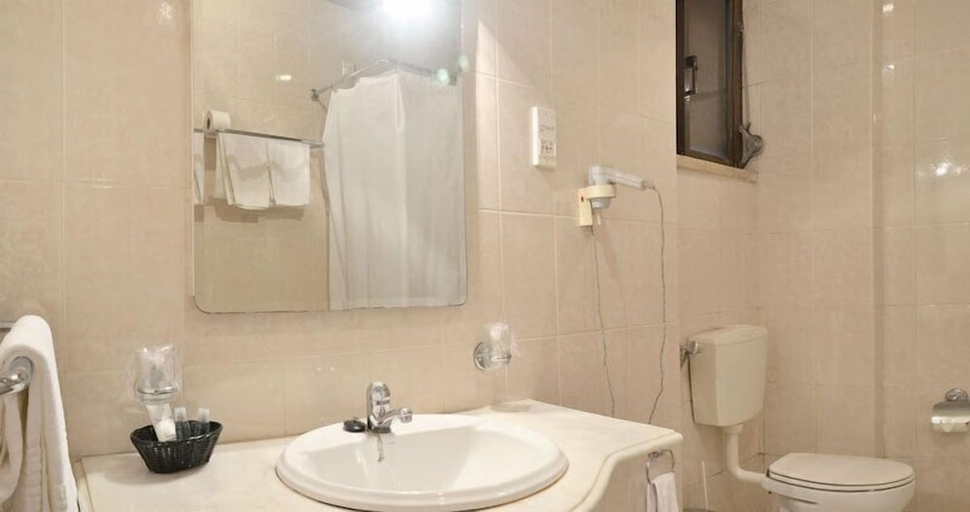 Bathroom, Hotel Excelsior, Lisbon