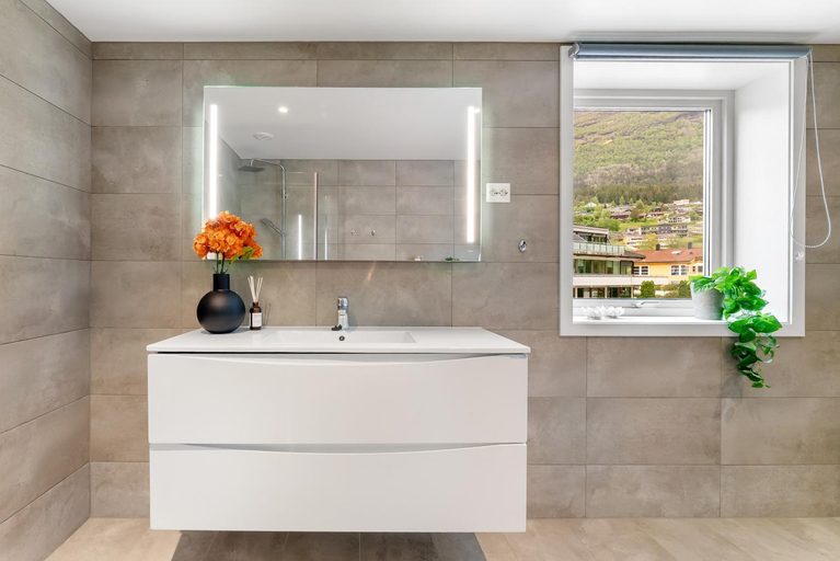 Bathroom 2, Stryn Apartments - City Center - Modern Suites, Stryn