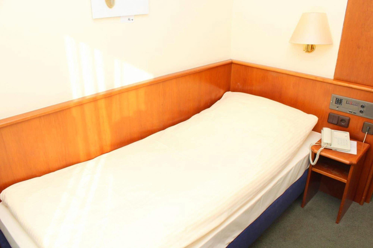 Bedroom 4, Hotel Elbroich, Düsseldorf