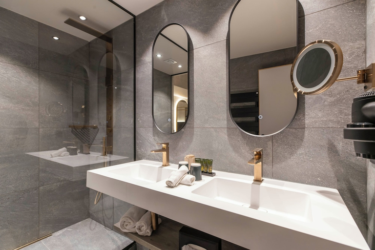 Bathroom 2, Van der Valk Waterloo, Brabant Wallon