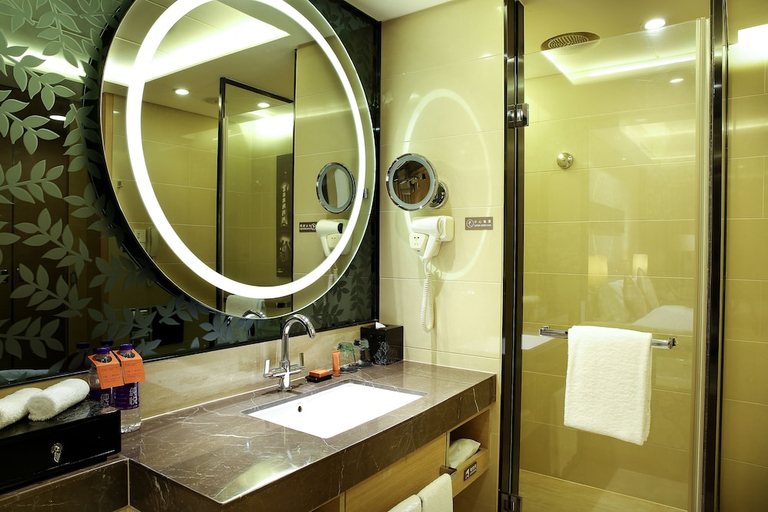 Bathroom 5, Crowne Plaza Guangzhou Huadu By IHG, Guangzhou