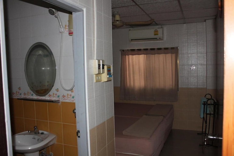 Bathroom 4, At Home Guest House, Phra Nakhon
