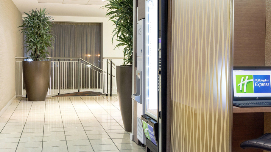 Bedroom 3, Holiday Inn Express LONDON - LIMEHOUSE by IHG, London