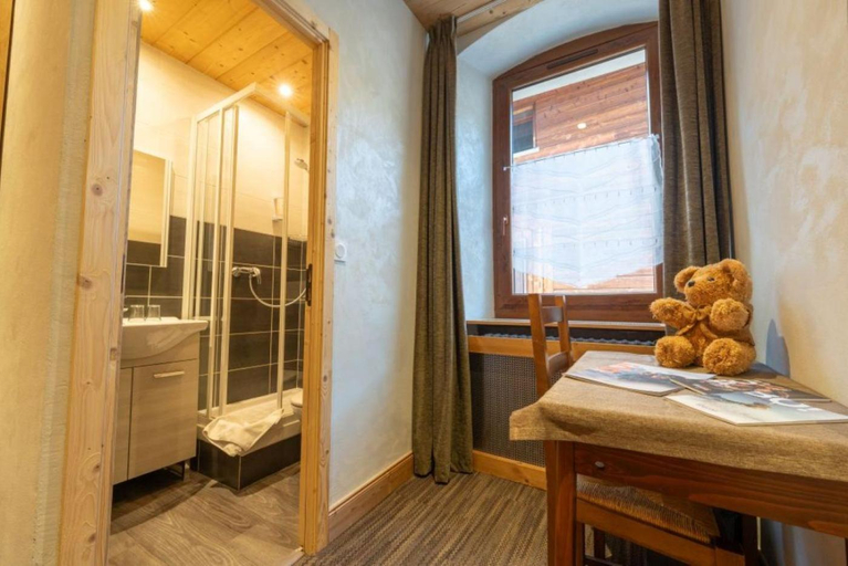 Bedroom 2, Hotel la Pointe Percee, Haute-Savoie
