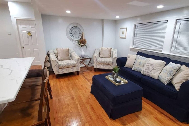Interior 4, 637) 3 Large Bedrooms Modern Décor Spacious, Middlesex