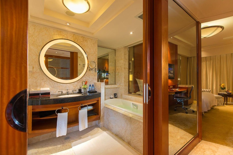Bathroom 2, The Dragon Hotel Hangzhou, Hangzhou