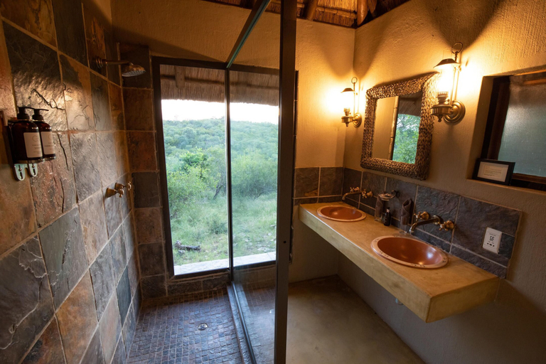 Bathroom 5, Parsons Hilltop Safari Camp, Mopani