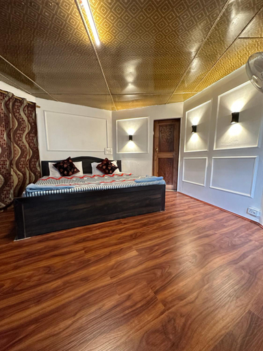 4, The Nigeen Lodge, Srinagar