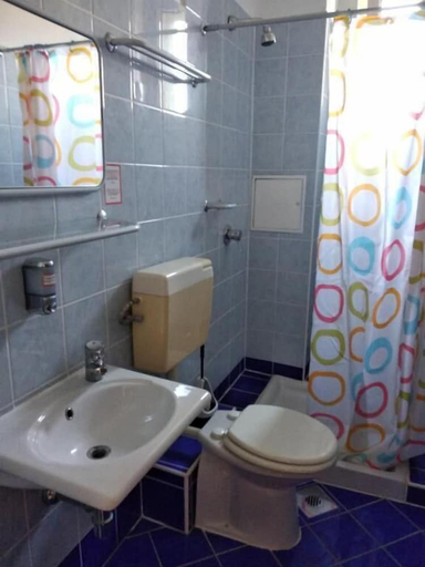 Bathroom 4, Hotel Nap, Budapesti