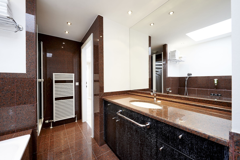 Bathroom 3, Singerstrasse 21-25 Aparthotel 350m next to St Stephen´s Square, Wien