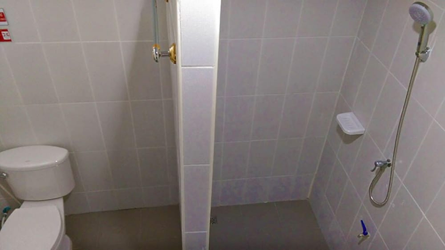Bathroom 4, Sorworakit Hotel, Muang Chon Buri
