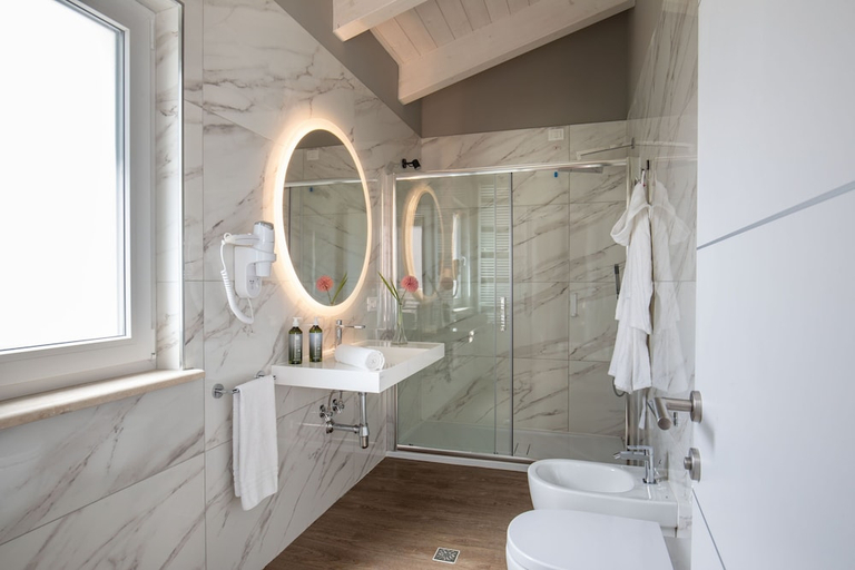 Bathroom 5, Hotel Della Piana, L'Aquila