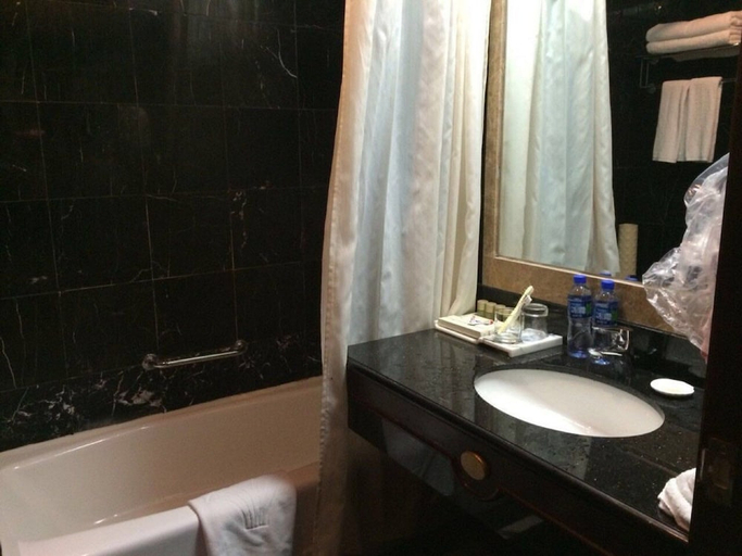 Bathroom 4, Fragrant Hill Empark Hotel, Beijing