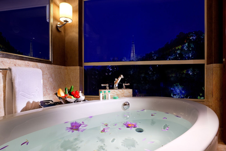 Bathroom 4, The Dragon Hotel Hangzhou, Hangzhou