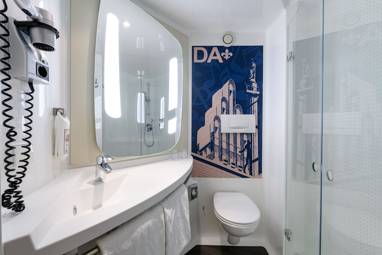 Bathroom 4, THE Darmstadt, Darmstadt