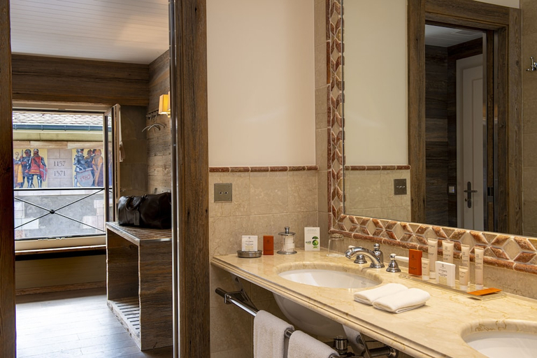 Bathroom 3, Hôtel Les Armures, Genève