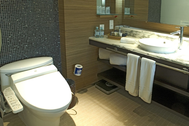 Bathroom 5, Hotel New Otani Chang Fu Gong, Beijing