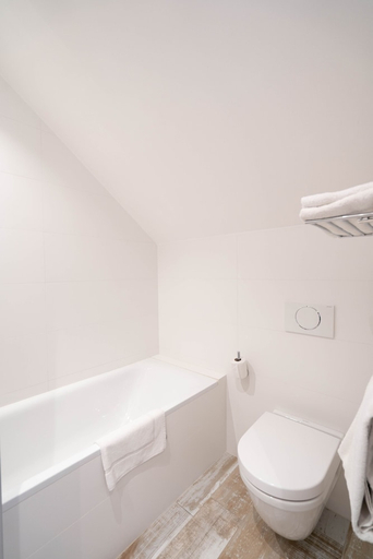 Bathroom 3, Hotel du Theatre, West-Vlaanderen