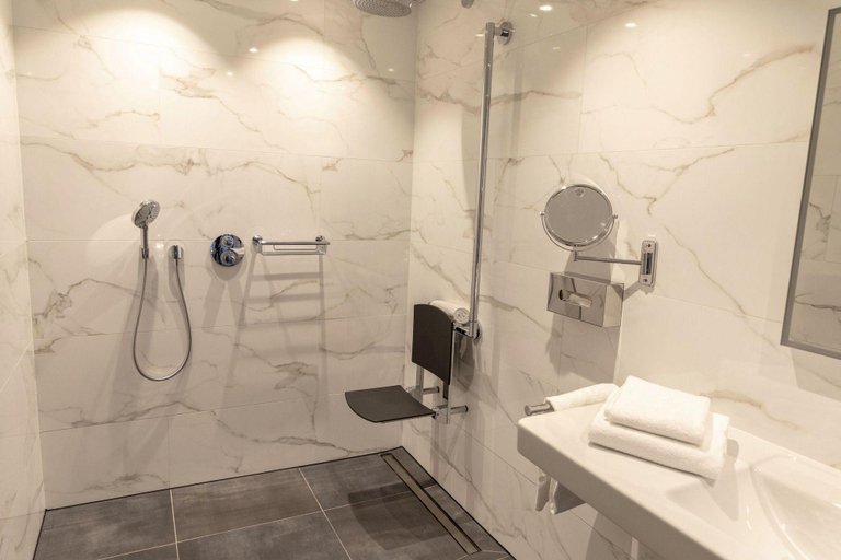 Bathroom 3, M Hotel, Limburg