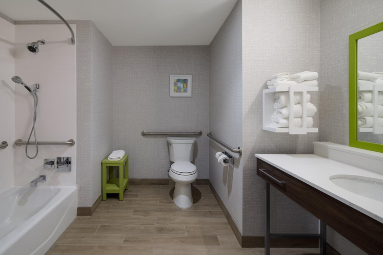 Bathroom, Hampton Inn Concord, Contra Costa