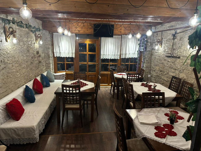 Food & Drinks, Guest House and Hostel VAL-MAR, Gjirokastrës