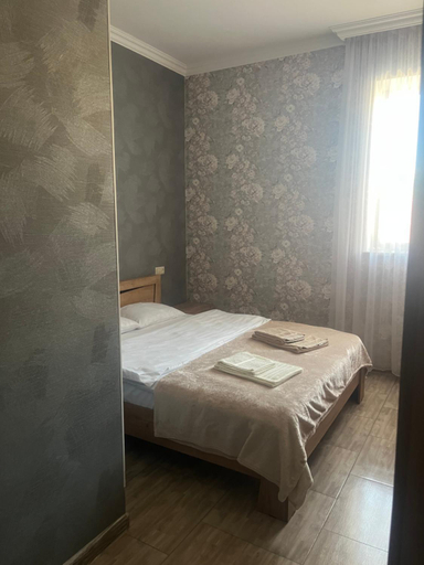 Bedroom 2, Veni Vedi