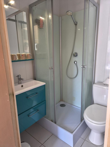 Bathroom 3, Hotel Bar La Pinede, Vendée