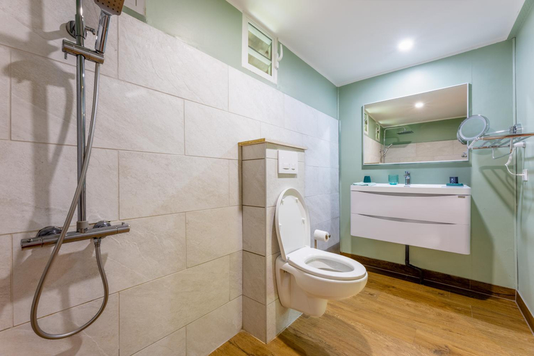Bathroom 3, Pension Fare Aute