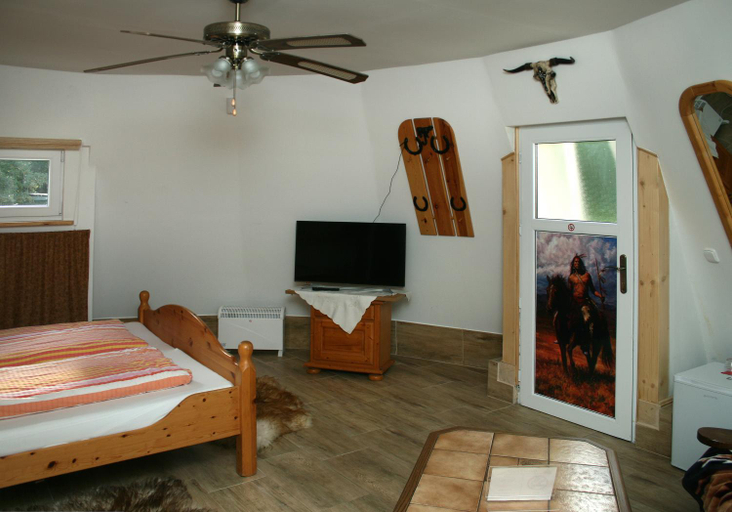 Bedroom 2, Hotel Resort Stein, Cheb