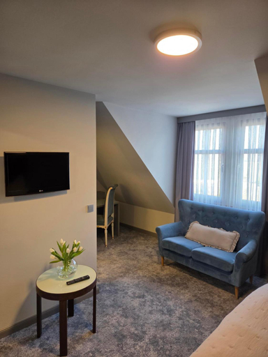 Others 3, Hotel zur Kaiserpfalz, Burgenlandkreis