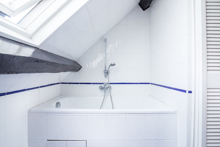 Bathroom 4, Hôtel des Arts Cité Bergère, Paris