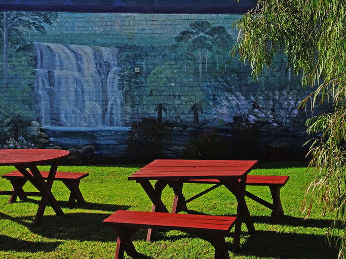 Others 5, Turn-In Motel, Warrnambool
