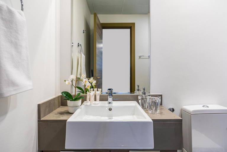 Bathroom 4, Bloom Tower B District 10 - Modern Apartment with Stunning Views, Dubai