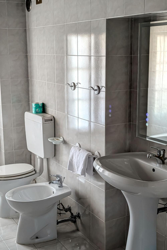 Bathroom 3, Hotel Conti Formentini, Gorizia