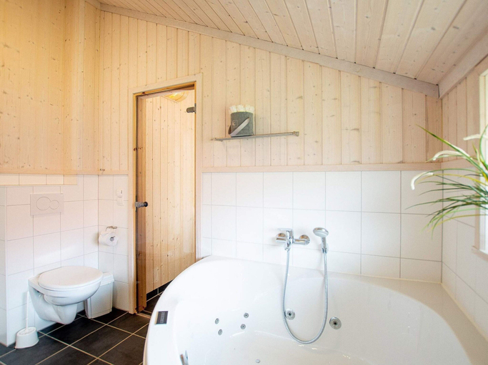 Interior 4, Coastal Base With Sauna, Sun Deck, Ostholstein