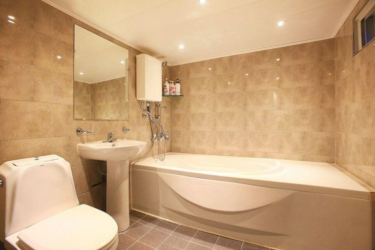 Bathroom, Guui Peanut, Gwang-jin