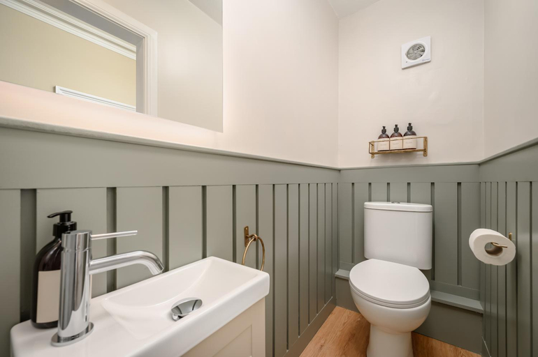 Bathroom 2, Gilmore Townhouse, Edinburgh